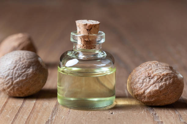 grinding nutmeg, freshly ground nutmeg, real cinnamon, cinnamon for weight loss, nutmeg for sleep, nutmeg spray, nutmeg oil, nutmeg
