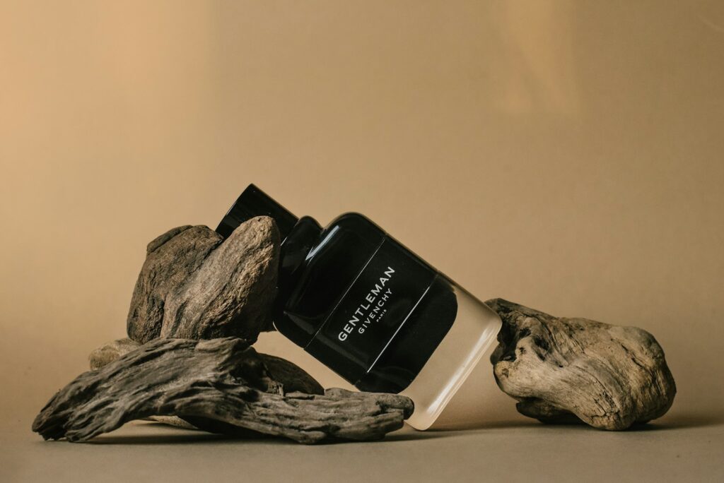 agarwood, agarwood oil, perfume, fragrance
