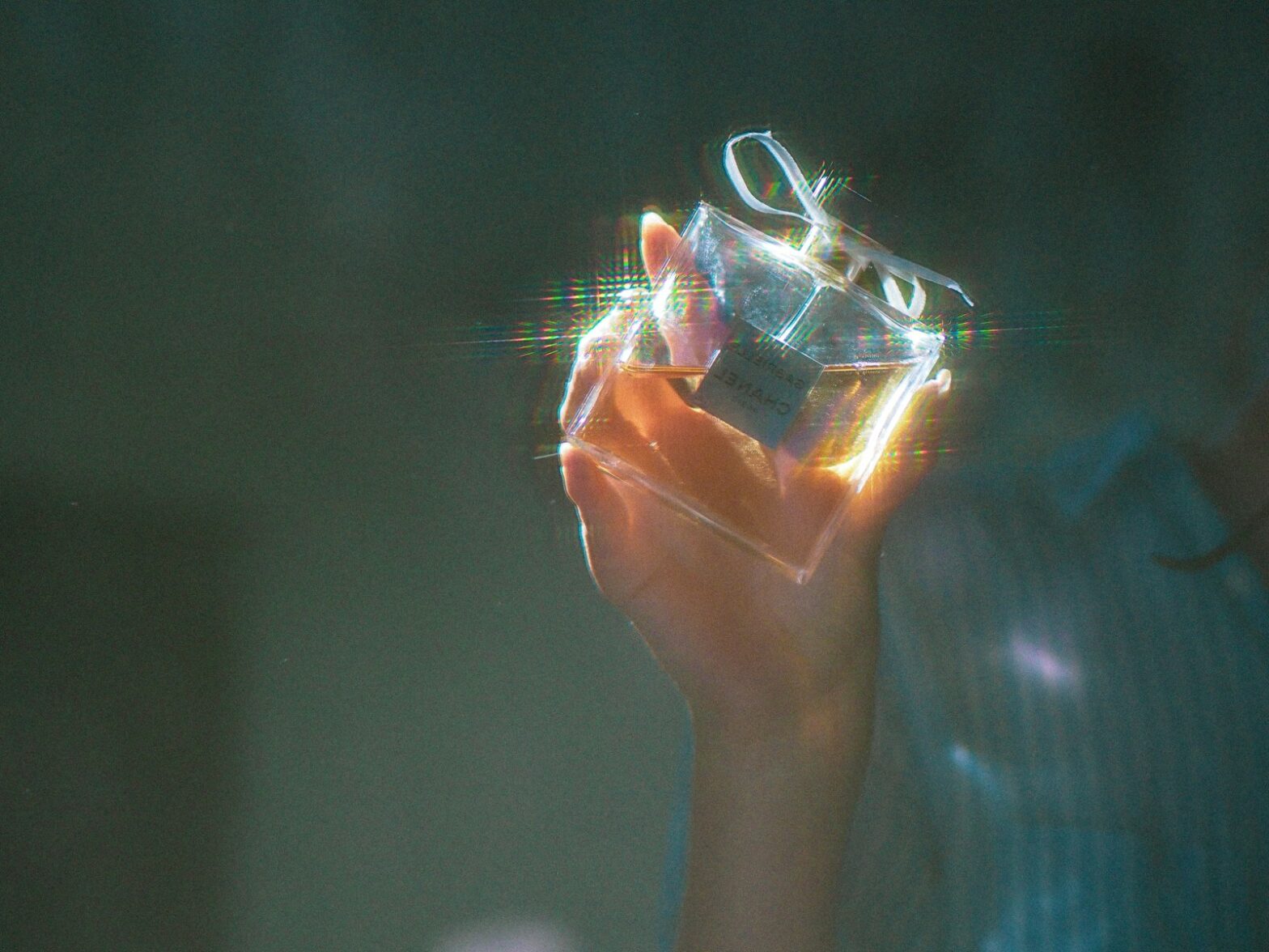 agarwood, agarwood oil, perfume, fragrance