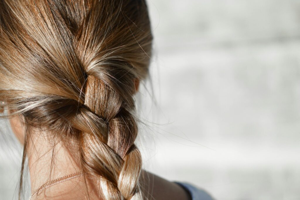 Clove Oil for Hair: Nourishing and Strengthening 2 clove oil, hair, treatment, Strengthening