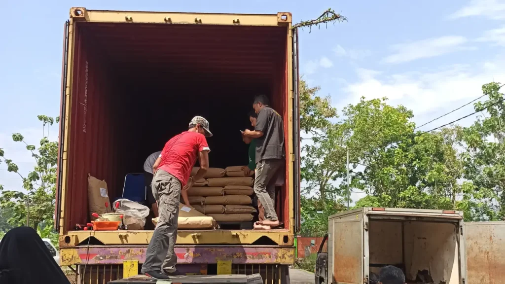 Sourcing Essential Oils from Indonesia: Supplier Verification, Quality Standards & Export Docs Explained 6 Logistics, Incoterms & Payment: Structuring Your First Order