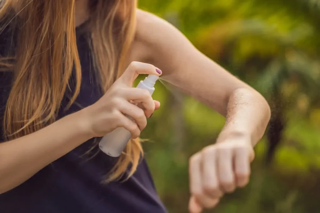 Citronella Oil vs DEET: Effectiveness, Safety, and When to Choose Each 2 How DEET Works as a Mosquito Repellent