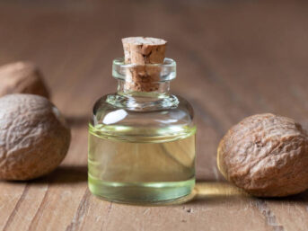 grinding nutmeg, freshly ground nutmeg, real cinnamon, cinnamon for weight loss, nutmeg for sleep, nutmeg spray, nutmeg oil, nutmeg