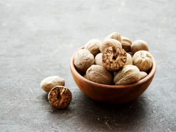 organic nutmeg, fresh nutmeg, ground nutmeg, nutmeg powder, nutmeg for sleep, nutmeg spray, nutmeg oil, nutmeg