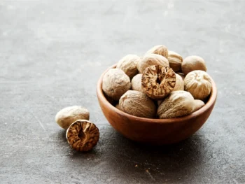 organic nutmeg, fresh nutmeg, ground nutmeg, nutmeg powder, nutmeg for sleep, nutmeg spray, nutmeg oil, nutmeg