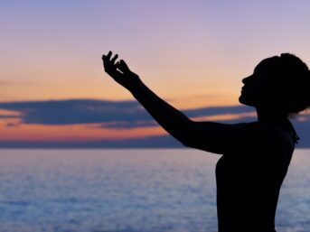 clove leaf oil, fresh cloves, clove oil for hair growth, clove oil for dental pain