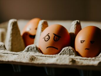 agarwood oil, agar agar, mood, essential oil