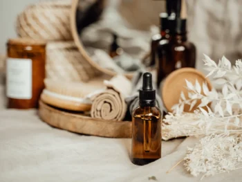 oudh essential oil, agarwood perfume, agarwood essential oil, agarwood oud oil